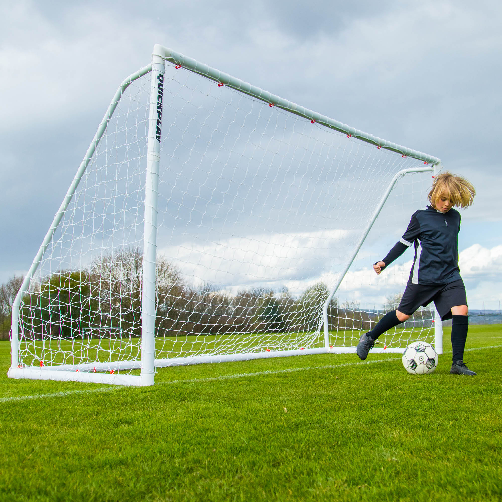 Q-FOLD Match Folding Soccer Goal 12x6' - Image 9